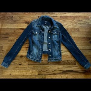 Dark wash size Medium jean jacket.